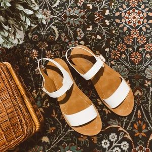 ❤️ NWOT ankle strap white sandals